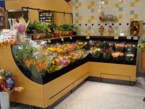 Low profile floral case with pullout shelf - Borgen Systems