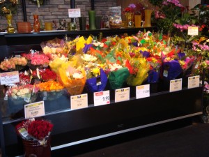 Low profile flower case at Raley's from Borgen Merchandising Systems